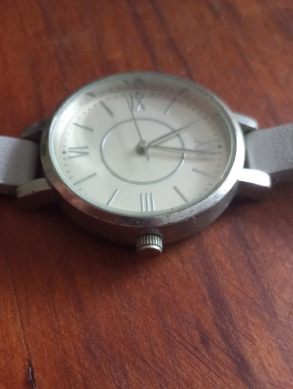 Minimalist Ivory Dial Watch with Light Gray Strap